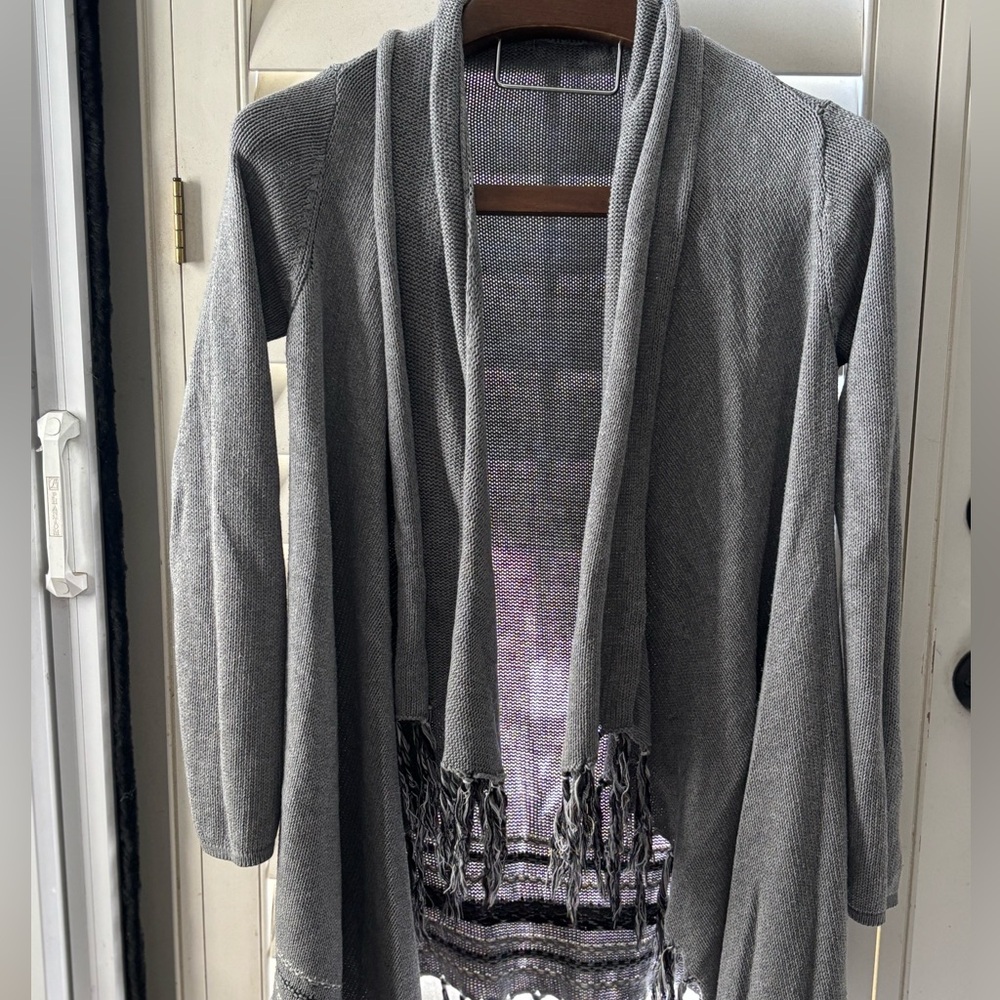 CAbi Gray Fringe Open Cardigan‎ - Picture 5 of 10